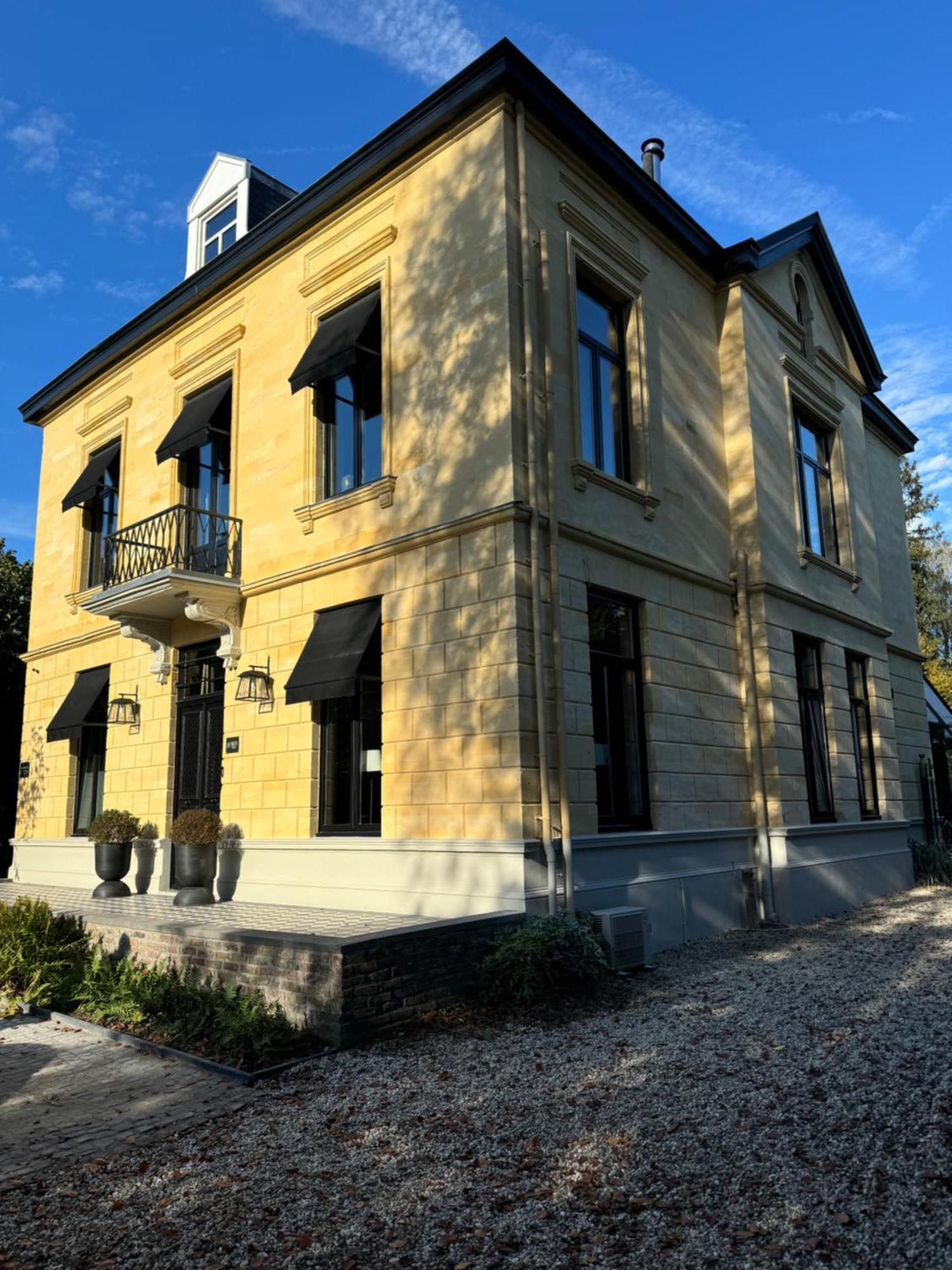 Villa V Petit Hotel Valkenburg aan de Geul ภายนอก รูปภาพ
